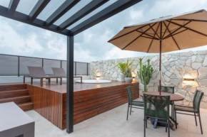 Cobertura com jacuzzi e deslumbrante vista mar